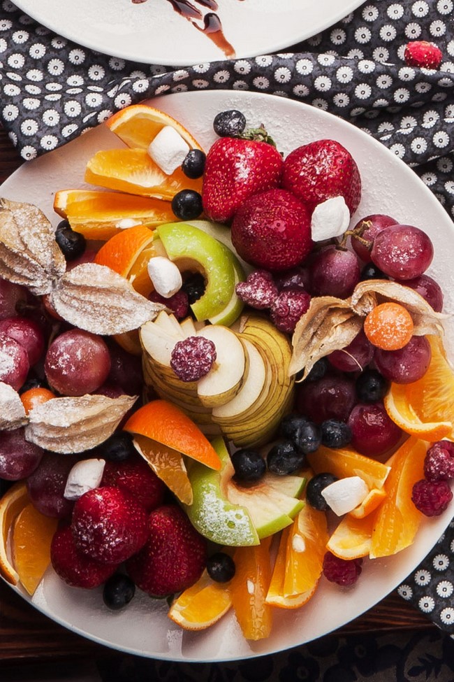 Тарелка с фруктами дома фото